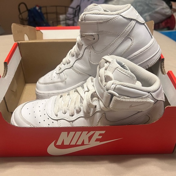 Nike High-Top Air Forces - Picture 3 of 3